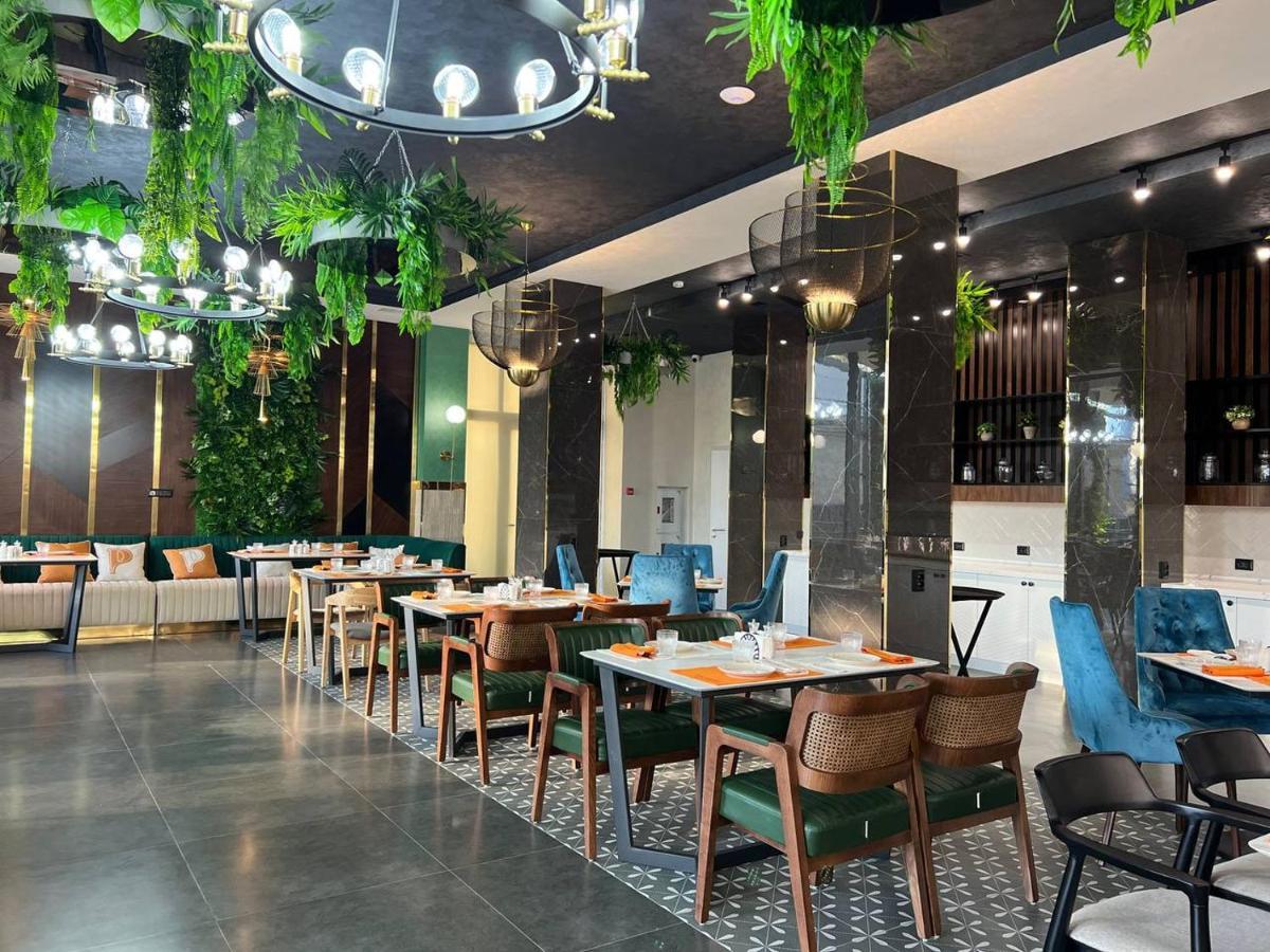Cosmopolitan Hotel シムケント エクステリア 写真