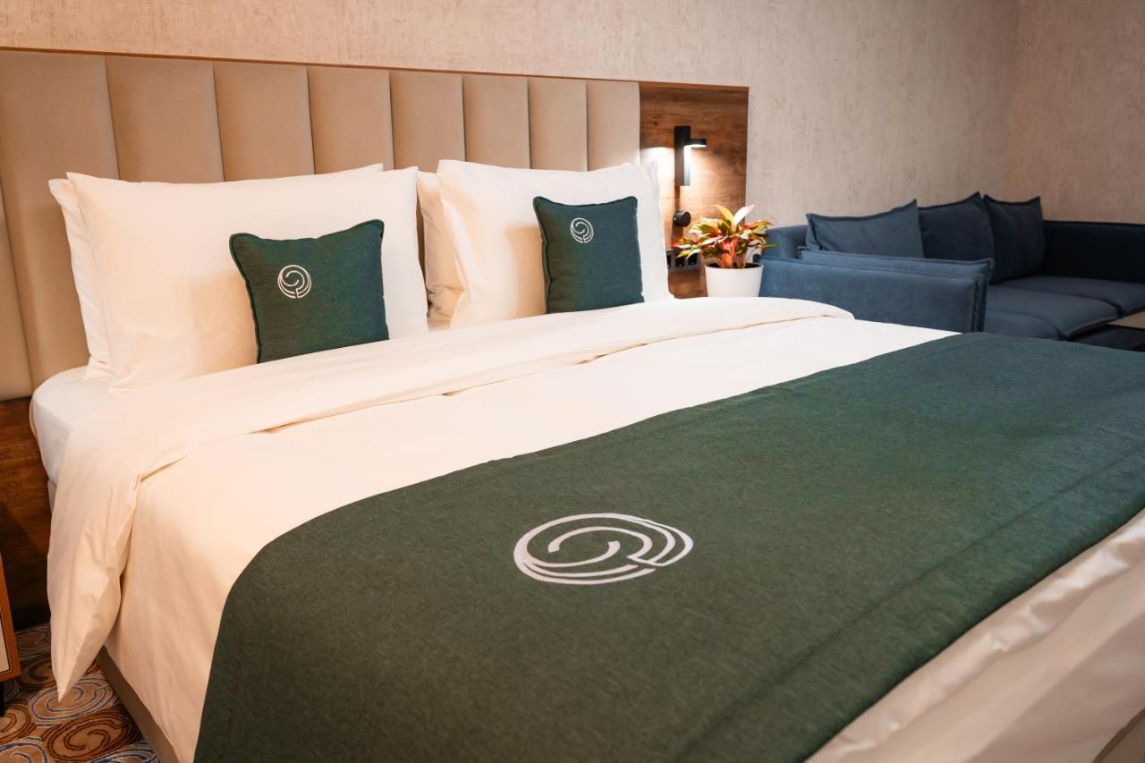 Cosmopolitan Hotel シムケント エクステリア 写真